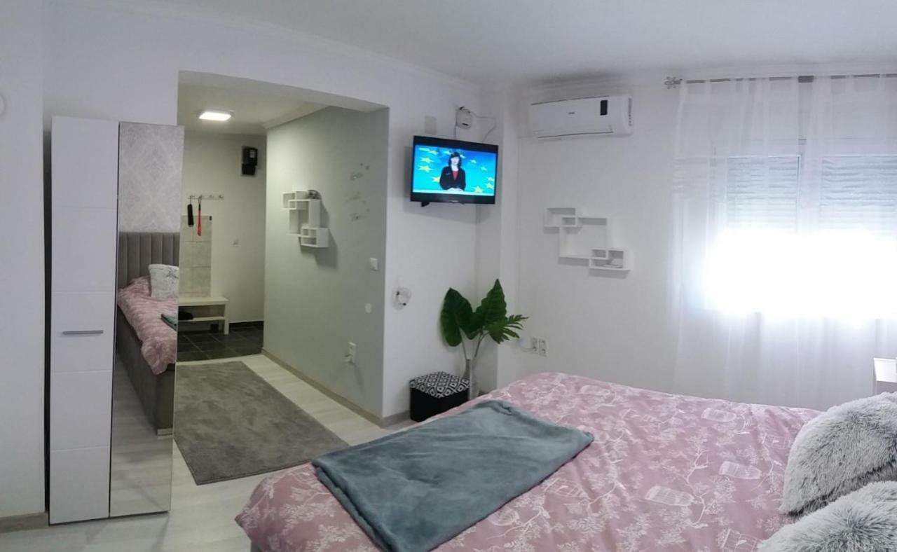 Studio Ajdy Apartment โมสตาร์ ภายนอก รูปภาพ